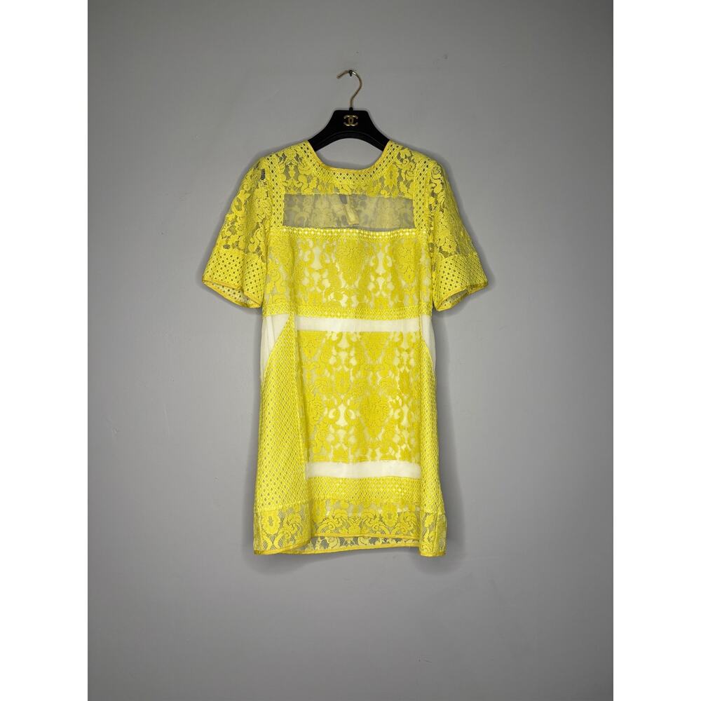Elliatt Women's Size Medium Yellow Short Sleeve Lace A Line Paneled Dress